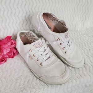 Skechers Bobs Cute White Womens Slip On Memory Foam Comfort Shoes Size 8